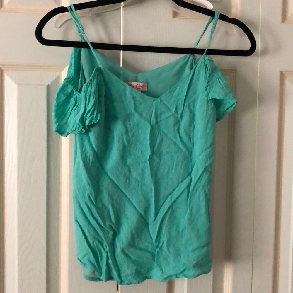 Candie’s teal t-shirt